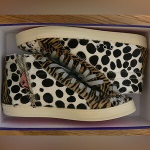 Women’s Animal Print P448 Sneakers size 9